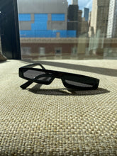 Load image into Gallery viewer, VIZOR (Sunglasses) - PANTHER BLACK